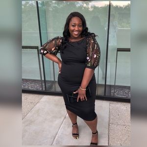 PLUS SIZE Midi Dress with Floral Sheer Sleeves